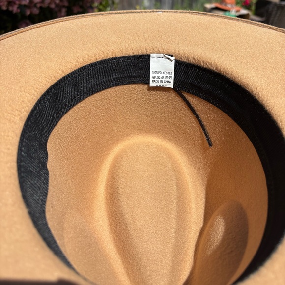 Tan Beige Wide-brim Fedora style with Southwestern Patterned Band
Stagecoach - Picture 3 of 9